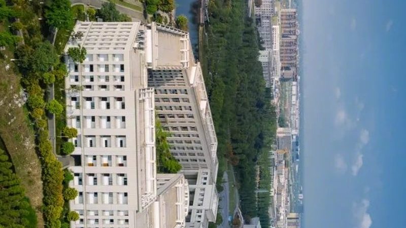 电子配件定制：材质选择的关键考量**