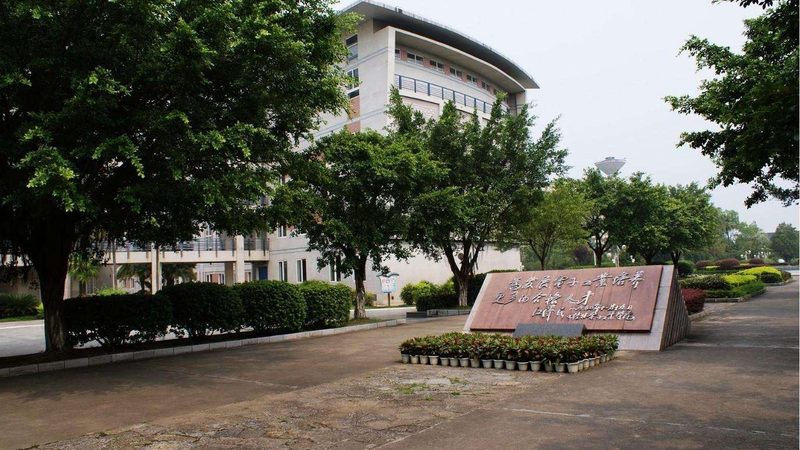 汽车电子配件批发一件代发的优势与挑战**
